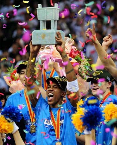 马布里携金隅夺冠CBA+该给老马配什么车_车