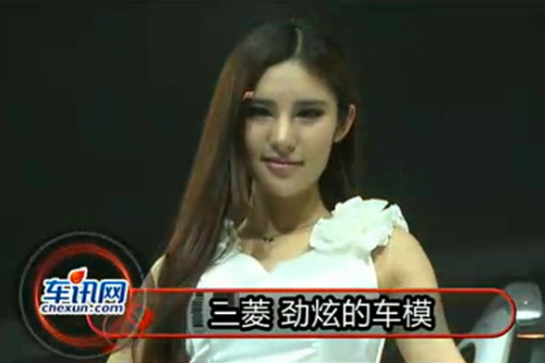 2012年北京车展三菱劲炫白衣性感美女车模